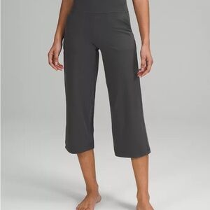 🔺SOLD🔻Lululemon Stretch High-Rise Capri Pants | Size 4, Dark Grey